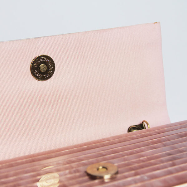 PEARLESCENT/box clutch