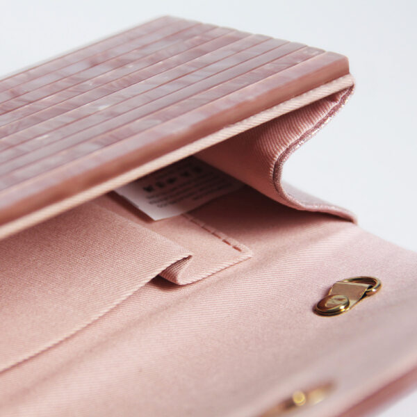 PEARLESCENT/box clutch